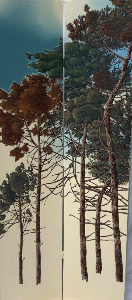 Ce paravent de 2 panneaux, représente des pins aux couleurs automnales. Peinture d'Olivier Roustaing