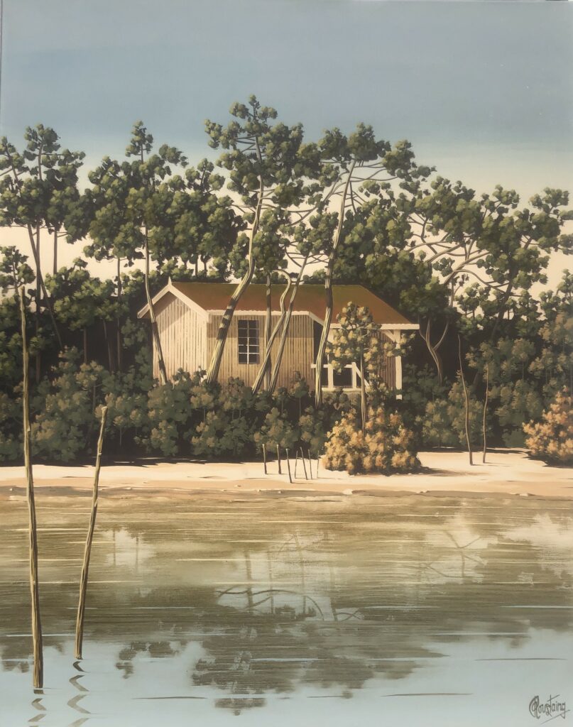 Ce tableau représente une cabane sur une plage de sable blanc, en premier plan on aperçoit le reflet des arbres sur l’eau. Peinture d'Olivier Roustaing